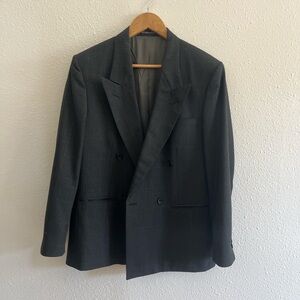 Vintage Gray Blazer with Notched Lapels and Structured Silhouette
